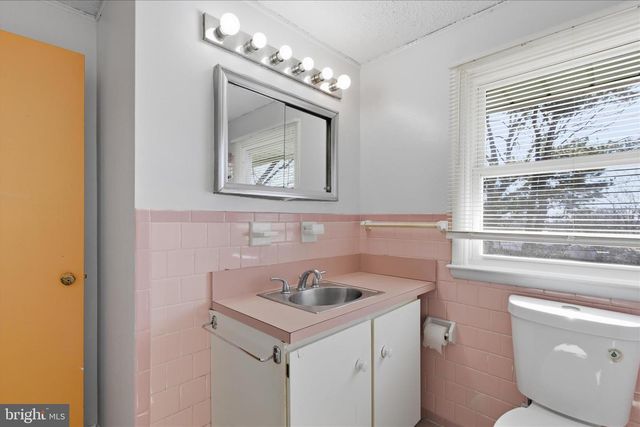 2423 HARWOOD RD, Parkville, MD 21234