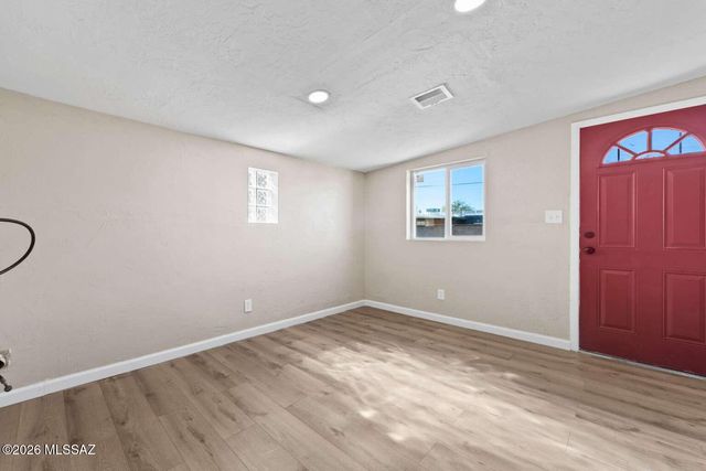 634 S Kellond Place, Tucson, AZ 85710