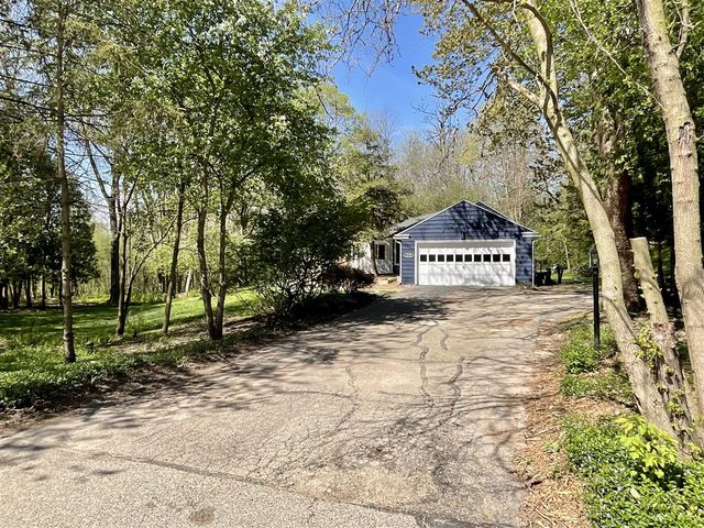 2737 Meadowvale Drive, Grand Rapids, MI 49506