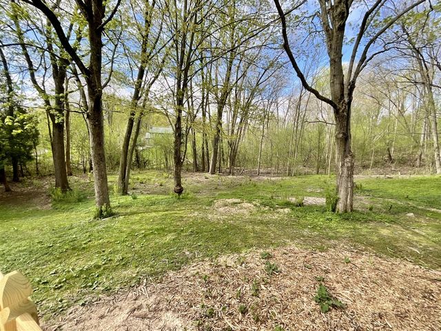 2737 Meadowvale Drive, Grand Rapids, MI 49506