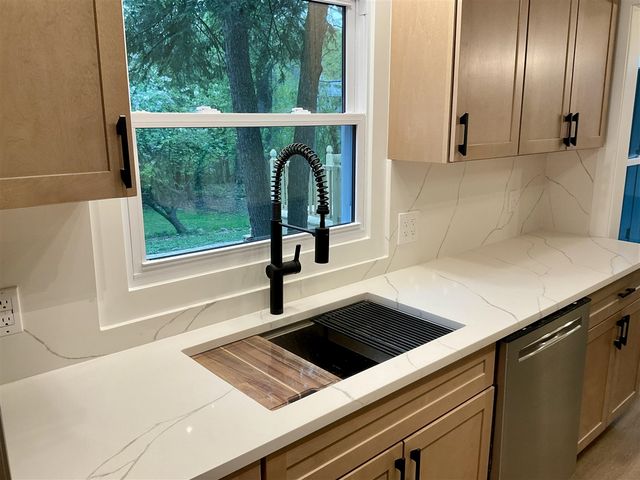 2737 Meadowvale Drive, Grand Rapids, MI 49506