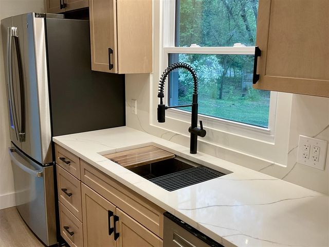 2737 Meadowvale Drive, Grand Rapids, MI 49506