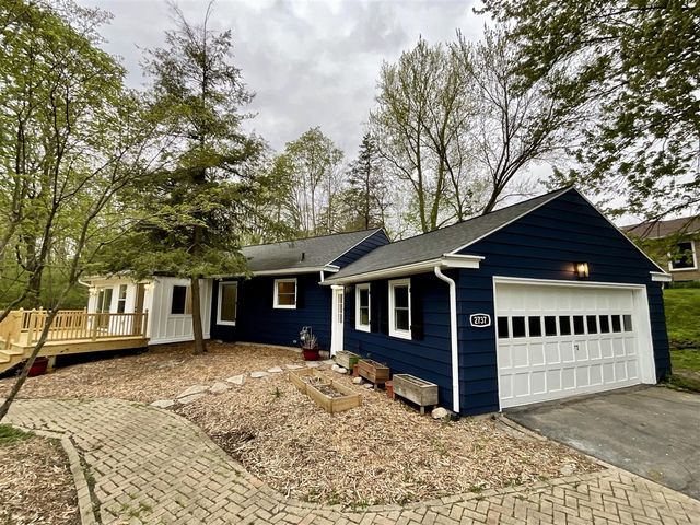 2737 Meadowvale Drive, Grand Rapids, MI 49506