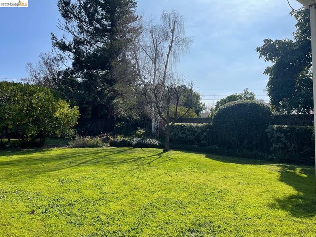 902 Tanager CT, Sunnyvale, CA 94087