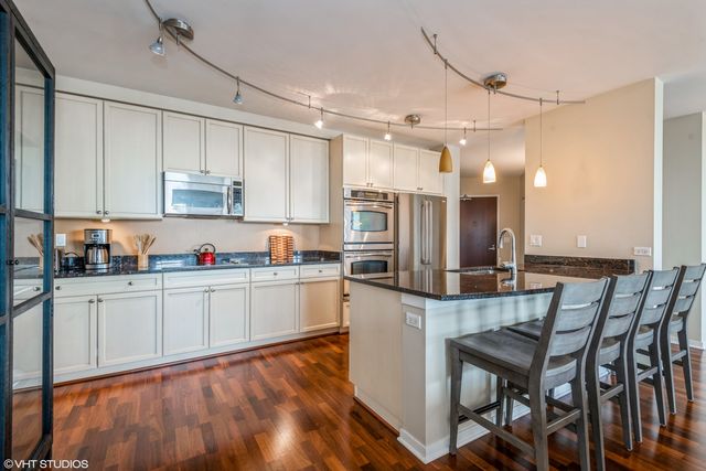 807 Davis Street 1501, Evanston, IL 60201