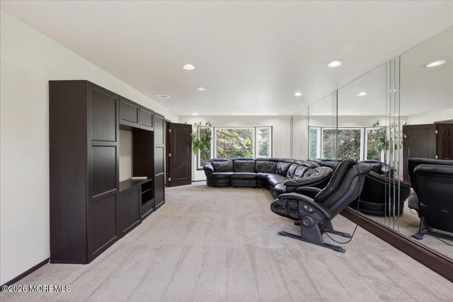 17 Bingham Drive, Marlboro, NJ 07746