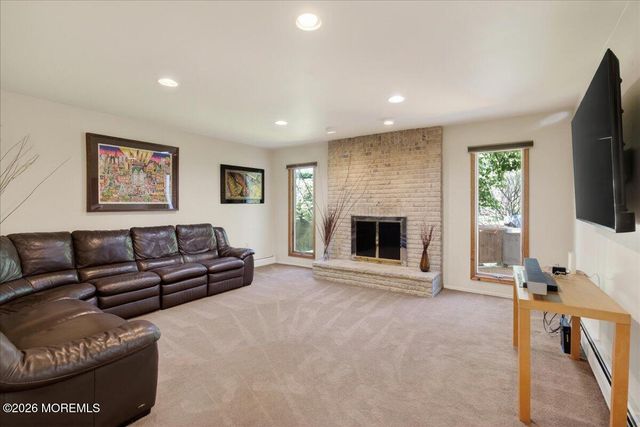 17 Bingham Drive, Marlboro, NJ 07746
