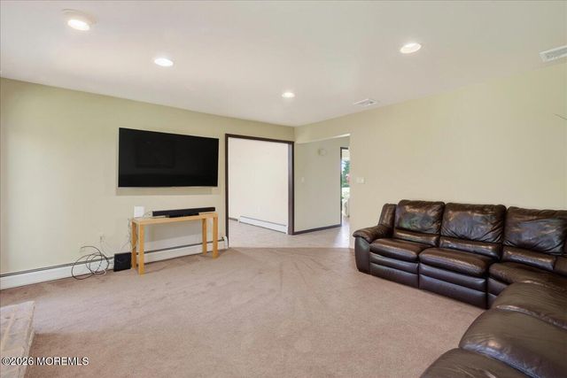 17 Bingham Drive, Marlboro, NJ 07746