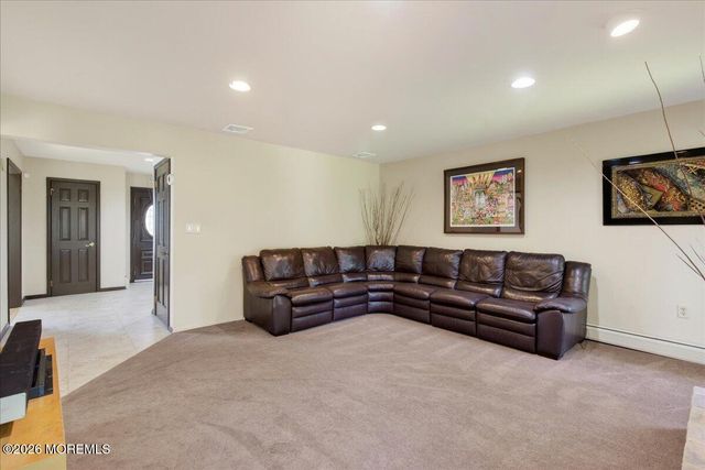 17 Bingham Drive, Marlboro, NJ 07746