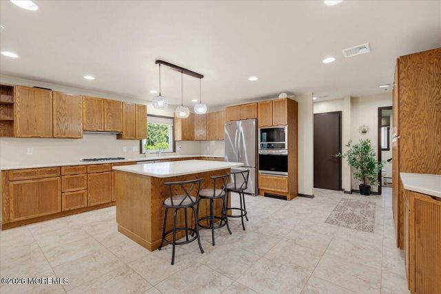 17 Bingham Drive, Marlboro, NJ 07746