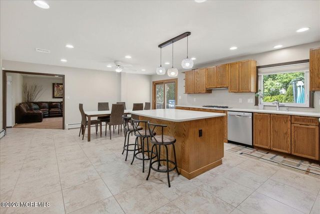17 Bingham Drive, Marlboro, NJ 07746