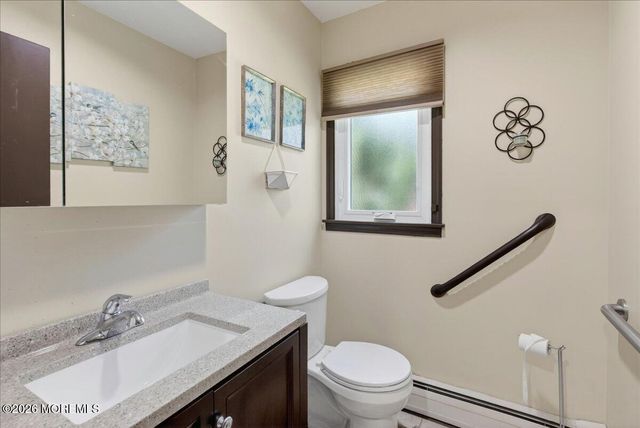 17 Bingham Drive, Marlboro, NJ 07746
