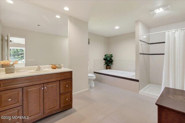 17 Bingham Drive, Marlboro, NJ 07746