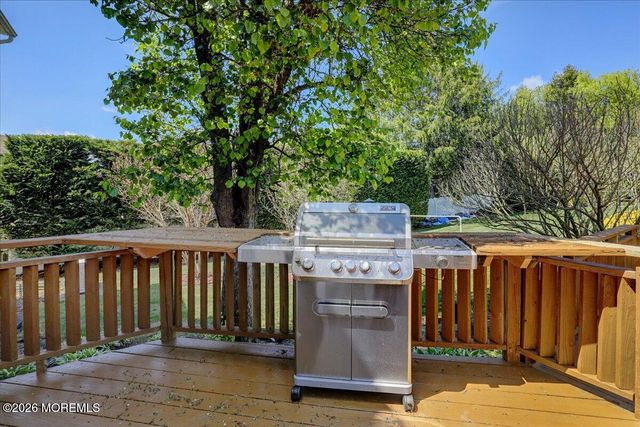 17 Bingham Drive, Marlboro, NJ 07746
