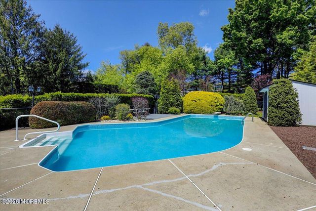 17 Bingham Drive, Marlboro, NJ 07746