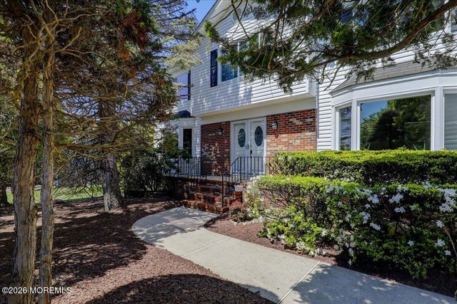 17 Bingham Drive, Marlboro, NJ 07746