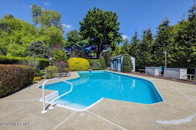 17 Bingham Drive, Marlboro, NJ 07746