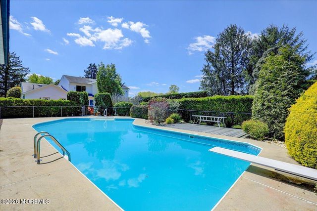 17 Bingham Drive, Marlboro, NJ 07746