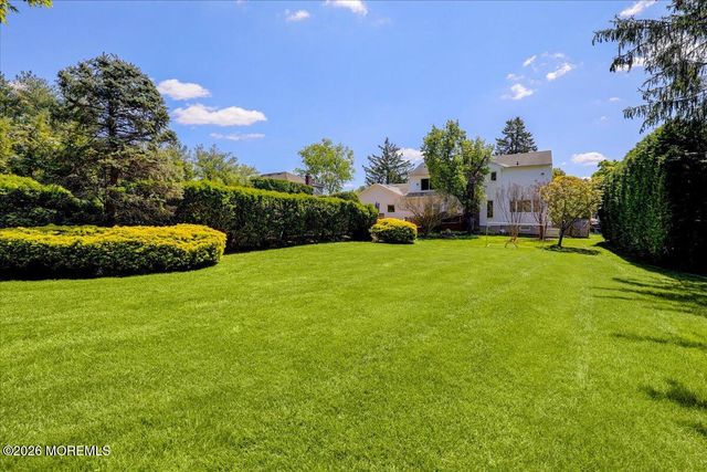17 Bingham Drive, Marlboro, NJ 07746