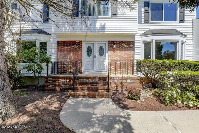 17 Bingham Drive, Marlboro, NJ 07746