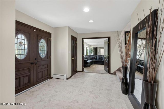 17 Bingham Drive, Marlboro, NJ 07746