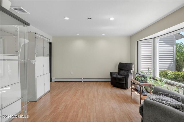 17 Bingham Drive, Marlboro, NJ 07746