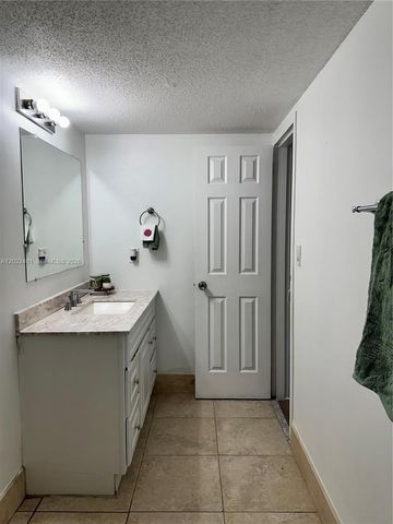 4810 NW 79th Ave 204, Doral, FL 33166