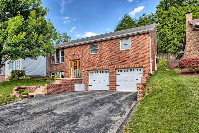 1125 Acorn Drive, South Greensburg Boro, PA 15601