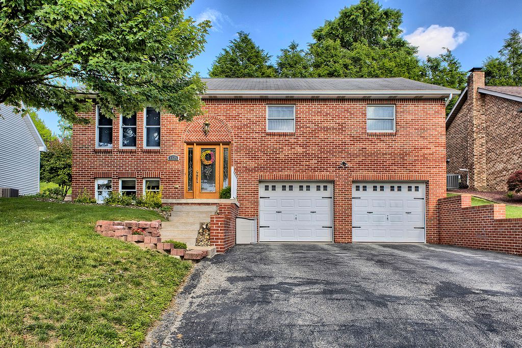 1125 Acorn Drive, South Greensburg Boro, PA 15601