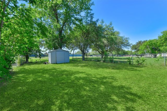 6905 Speaker Street, Hitchcock, TX 77563