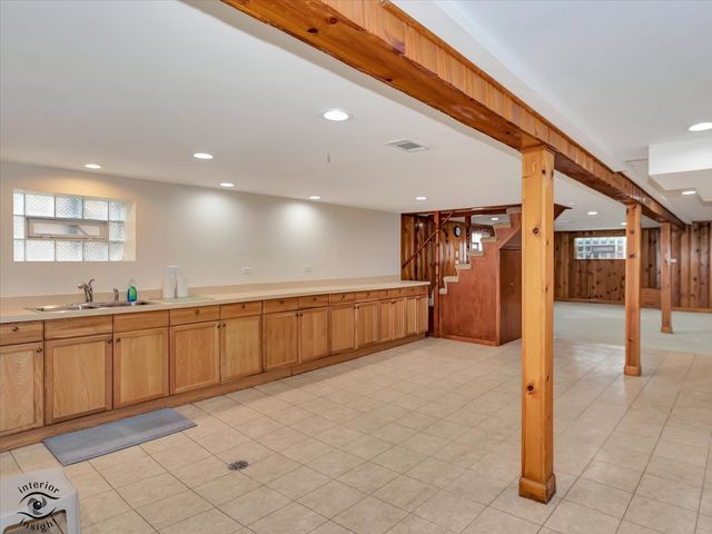 6207 S Austin Avenue, Chicago, IL 60638