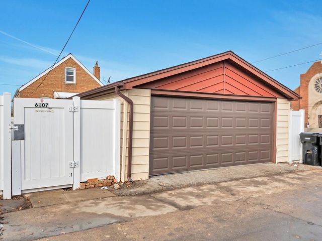 6207 S Austin Avenue, Chicago, IL 60638