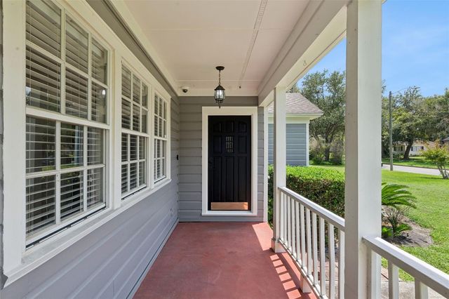 207 S SUMMERLIN AVENUE, Sanford, FL 32771