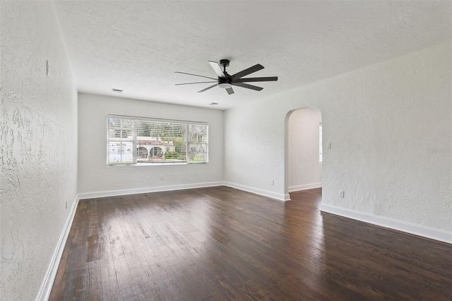207 S SUMMERLIN AVENUE, Sanford, FL 32771