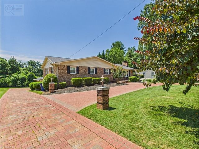2554 Greenwich Road, Winston-salem, NC 27104