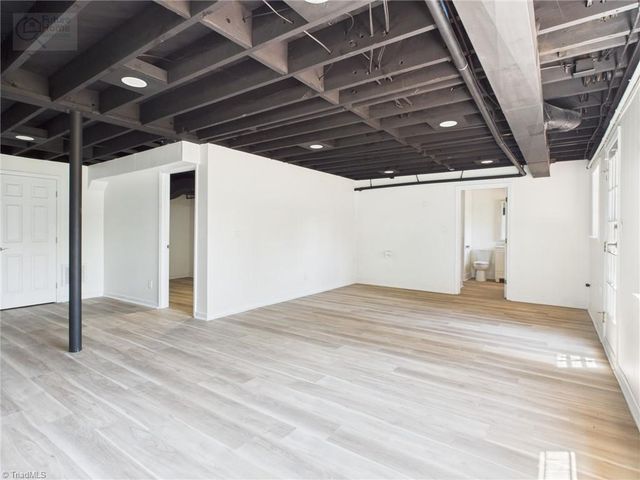 2554 Greenwich Road, Winston-salem, NC 27104