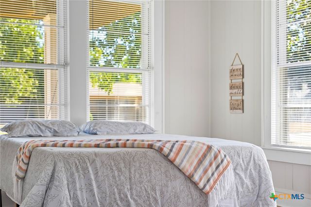 1202 S 7th Street, Temple, TX 76504