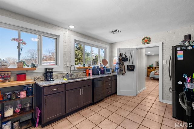 3666 McKibbon Road, St Louis, MO 63114