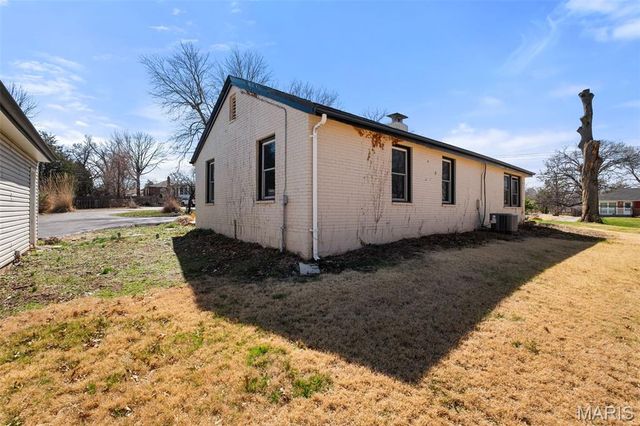 3666 McKibbon Road, St Louis, MO 63114