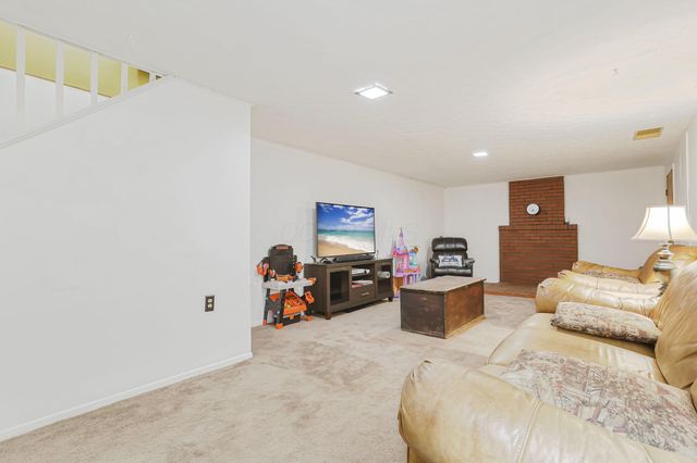 38 Carey Lane, Heath, OH 43056