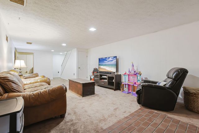 38 Carey Lane, Heath, OH 43056