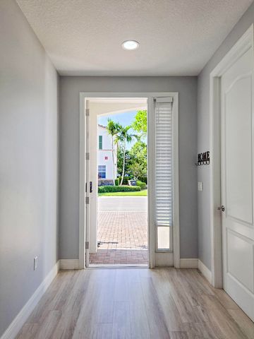 4679 TARA COVE Way, West Palm Beach, FL 33417
