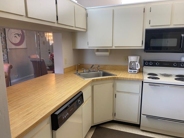 806 Sky Pine Way G3, Greenacres, FL 33415