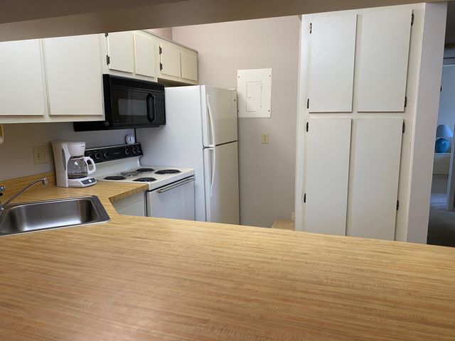 806 Sky Pine Way G3, Greenacres, FL 33415