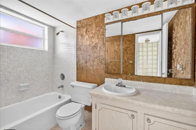 1820 New Palm Way 306, Boynton Beach, FL 33435