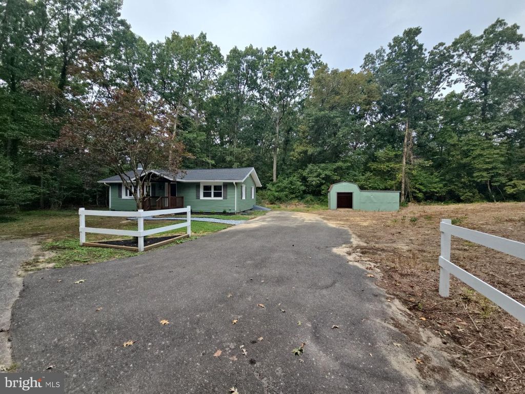 85 SPILLWAY DR, Alloway, NJ 08001