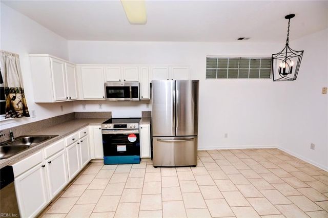 4044 River Breeze CIR, Chesapeake, VA 23321