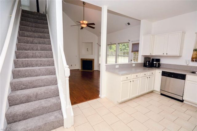 4044 River Breeze CIR, Chesapeake, VA 23321