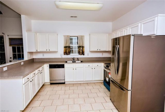 4044 River Breeze CIR, Chesapeake, VA 23321