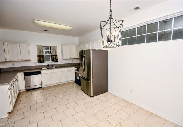 4044 River Breeze CIR, Chesapeake, VA 23321